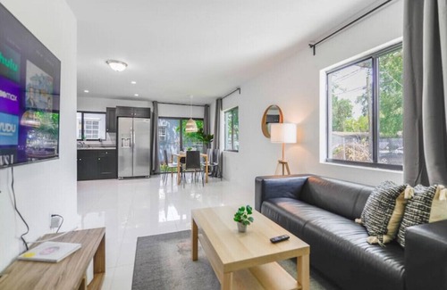 West Little River House | Awesome Duplex 3 Bedrooms 2 bathrooms