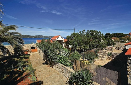 Drvenik Mali House | Awesome home in Drvenik Mali