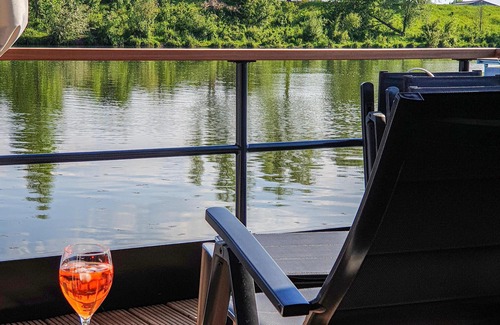 Ohe en Laak Boat Rental | Awesome ship in Ohé & Laak