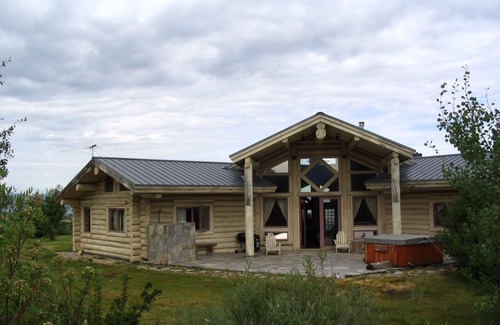 Alta House | Awesome Teton Views! 6 Acres. Ski, Hike, Fish, Jacuzzi. Sleeps 6 Comfortably.