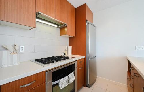 Port Coquitlam Apartment | Axis Peak, Entire Private Guest Suite
