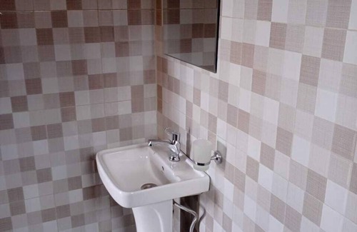 Fort Portal Hotel | AYEBA ZION HOTEL