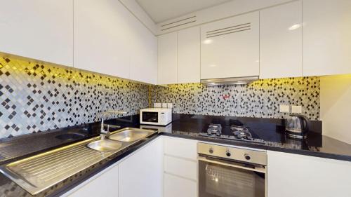 Sheikh Zayed Road Apartment | Aykon City - Upgraded Two Bedroom with City Views