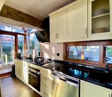 Altınova Villa | Ayvalik Seafront Villa