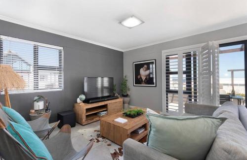 Big Bay Apartment | Azure 220 Stylish APT - battery for load shedding