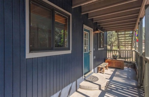 Crestone Apartment | Azure Oasis A Sunlit Serenity Near Downtown Crestone