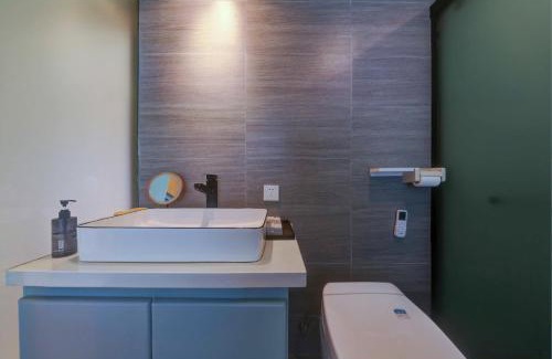 Wulingyuan Hotel | Azure Peaks-English Services-At National Forest Park with Free Shuttle