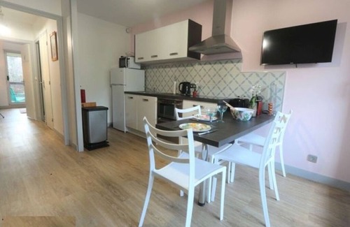 Clohars-Fouesnant Apartment | Bénodet, Charmant Appartement en Impasse sur L'arrière Port le Long D'un Sentier