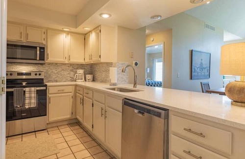 Table Rock Villa | B 32-3 3rd Night Free! Freshly painted and upgraded.