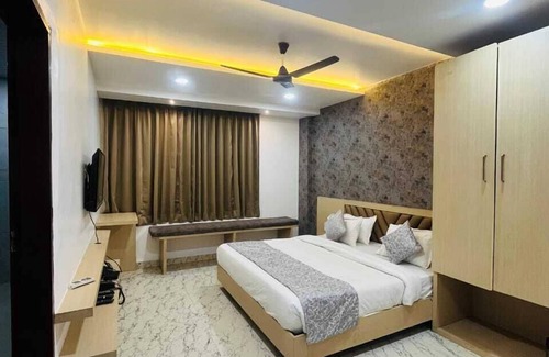 Indore Hotel | B&B Estrella Hotel And Resort