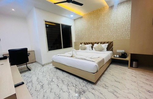 Indore Hotel | B&B Estrella Hotel And Resort