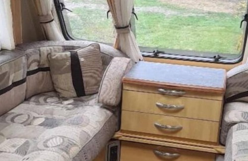 Buxton House | b Caravan b 4 Berth