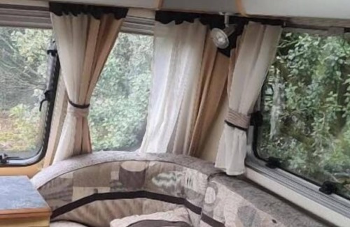 Buxton House | b Caravan b 4 Berth