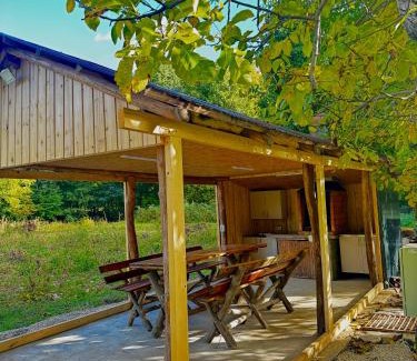 Aninisu din Deal Cabin | B Frames