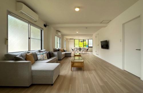 Hatsukaichi Apartment | b hotel Kaniwasou 201 2BR Apt, Near Itsukushima Shrine, For 12 Ppl