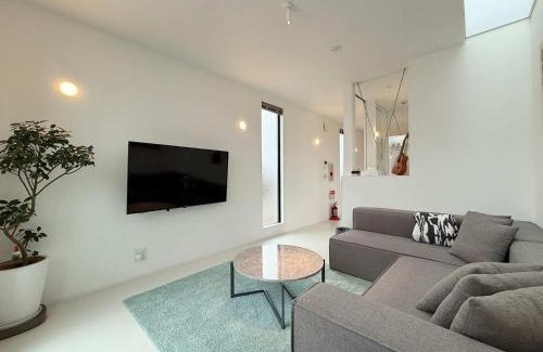 Onomichi Villa | b local MitO Onomichi - Sauna & Scenic 3-Story Stay