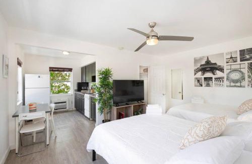 Edgewater Apartment | B06 5 min from beach studio Midtown