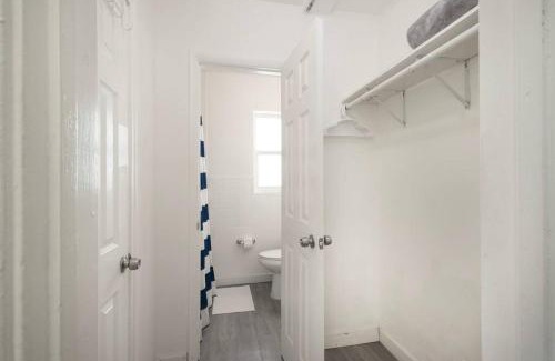 Edgewater Apartment | B06 5 min from beach studio Midtown