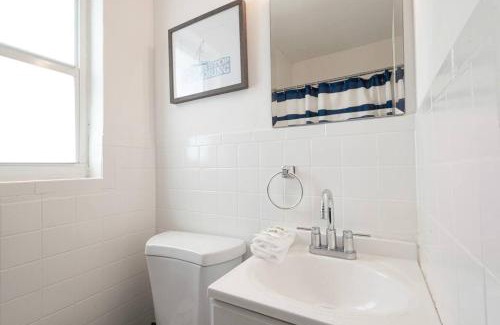 Edgewater Apartment | B06 5 min from beach studio Midtown