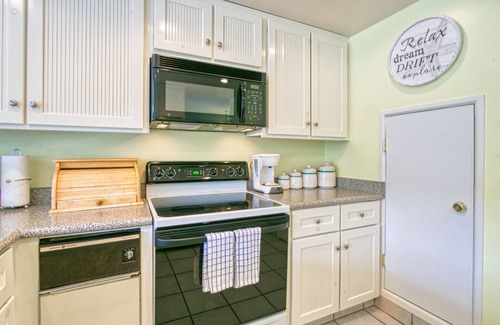 Avalon Condo | B44: 2 Bedroom, 2 Bath Townhome Condo, Balcony with Views, Pool