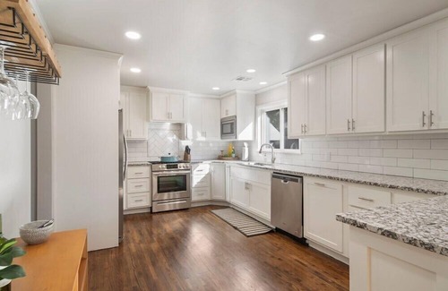 Broken Arrow House | BA's BohoChic-steps to Rose District-Complete RENO