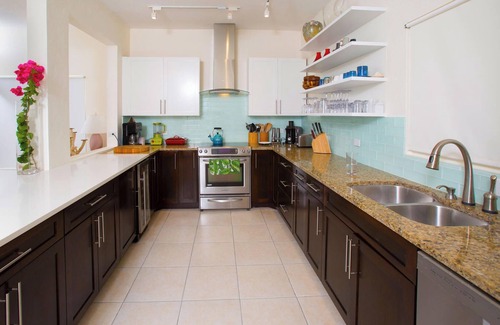North Side House | Babylon Reef: Recently Renovated Villa with Backyard Snorkeling and a Crystal Bl