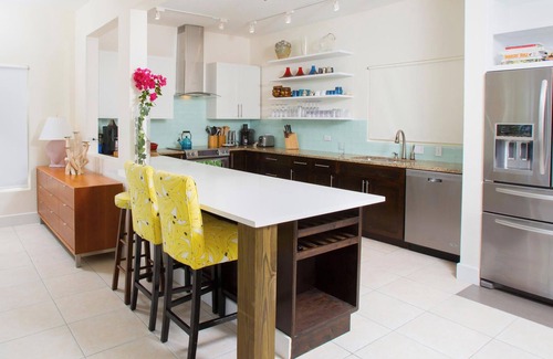 North Side House | Babylon Reef: Recently Renovated Villa with Backyard Snorkeling and a Crystal Bl