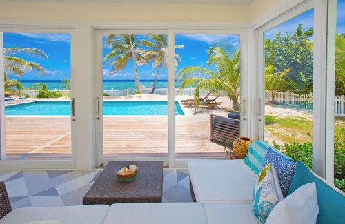North Side House | Babylon Reef: Recently Renovated Villa with Backyard Snorkeling and a Crystal Bl
