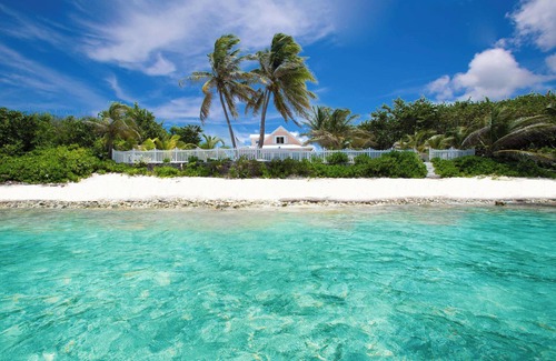 North Side House | Babylon Reef: Recently Renovated Villa with Backyard Snorkeling and a Crystal Bl