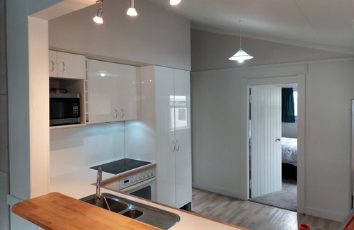 Akaroa House | Bach central- 1 Rue Viard, located across from park and beach - Top Location!