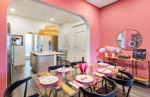 Five Points House | Bachelorette Retreat + Glam Room | Close to Downtown & Broadway | Last Rodeo 3