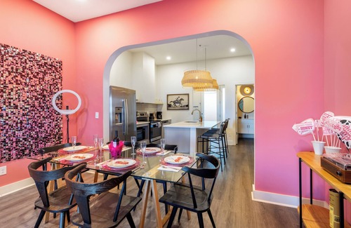 Five Points House | Bachelorette Retreat + Glam Room | Close to Downtown & Broadway | Last Rodeo 3