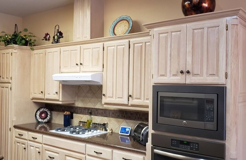 North Richland Hills House | Backyard haven, modern house in upscale subdivision