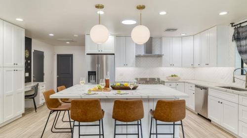 Raskin Estates Villa | Backyard Pool PuttingGreen Playground Modern 5BDR White Agate by AvantStay