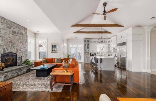 Frontenac House | Badger's Sett - Estate on point with hot tub