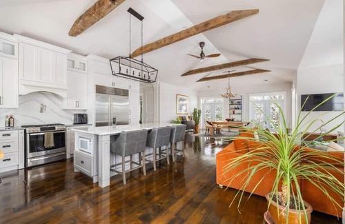 Frontenac House | Badger's Sett - Estate on point with hot tub