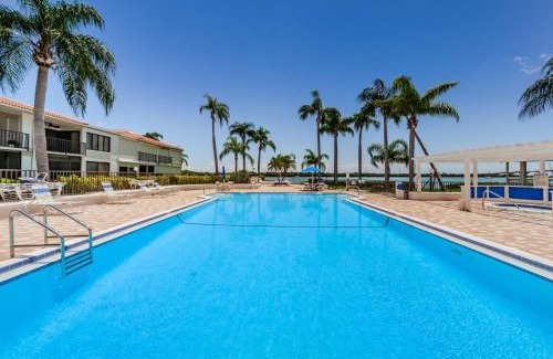 Isla del Sol House | Bahia Bright and Sunny Lakeside Villa