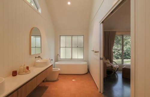 Ewingsdale House | Bailen Byron Serene Luxury Villa