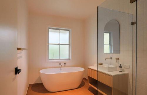 Ewingsdale House | Bailen Byron Serene Luxury Villa