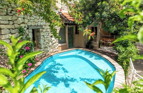 Batroun Hotel | Bait El Kharoube
