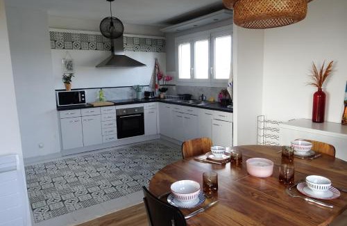 Saint-Pierre Apartment | Balcon sur la rade - Appartement 2 chambres - Pour famille & pros