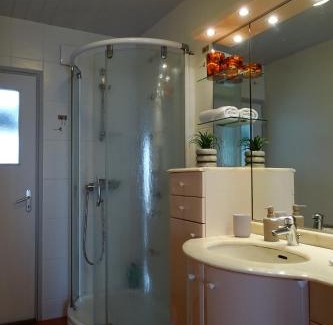 Saint-Pierre Apartment | Balcon sur la rade - Appartement 2 chambres - Pour famille & pros