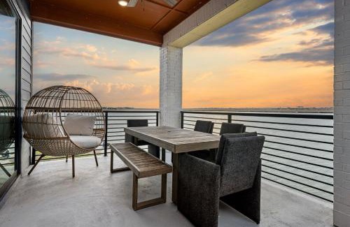 Rowlett House | Balcony 3br Retreat With Lake View