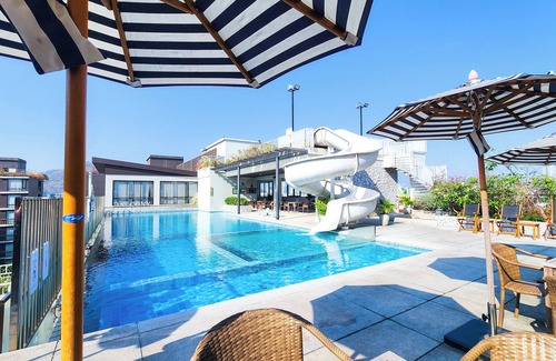 Si Racha Apartment | Balcony Courtyard Sriracha Hotel Serviced Apartmen