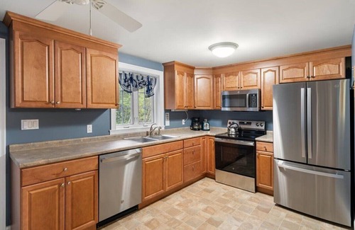 Woodstock Apartment | Balcony, River Access, Full Kitchen & LR in Heart of White Mtns