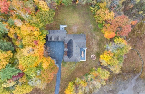 Woodstock Apartment | Balcony, River Access, Full Kitchen & LR in Heart of White Mtns