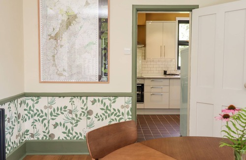 Loughton Cottage | BALDWIN’S HILL COTTAGE, pet friendly, with open fire in Loughton