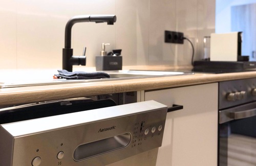 Hof Apartment | BaliApartment, kitchen, parking lot, 24h digital check-in, Wlan 150MBit