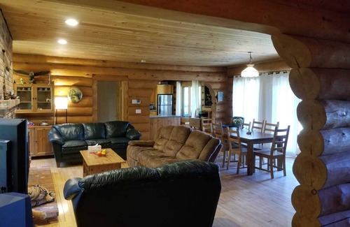 Tiny Cottage | Balm Beach Log Cottage/House - Tiny, Ontario