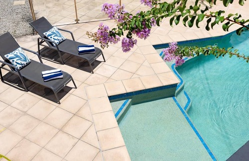 Balmoral House | Balmoral Pool Home|City Skyline Views|Pet Friendly